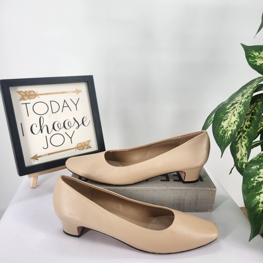 Vaneli Astyr Low Block Heel Dress Pump Ecru Leather Dress Shoes Almond Toe Sz 12